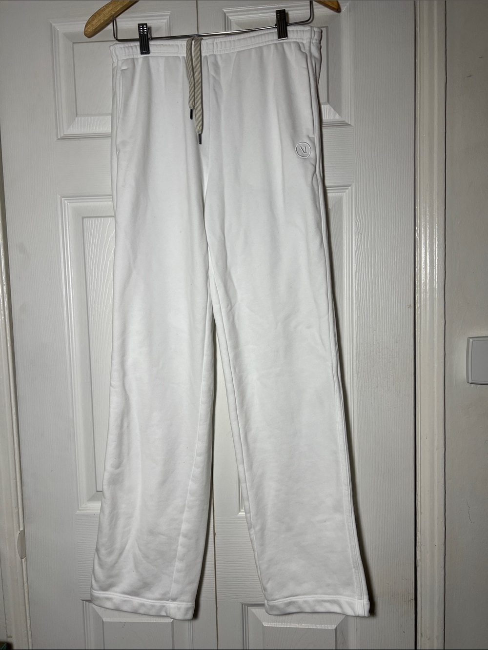 Vuori White Straight Leg Sweatpant Small